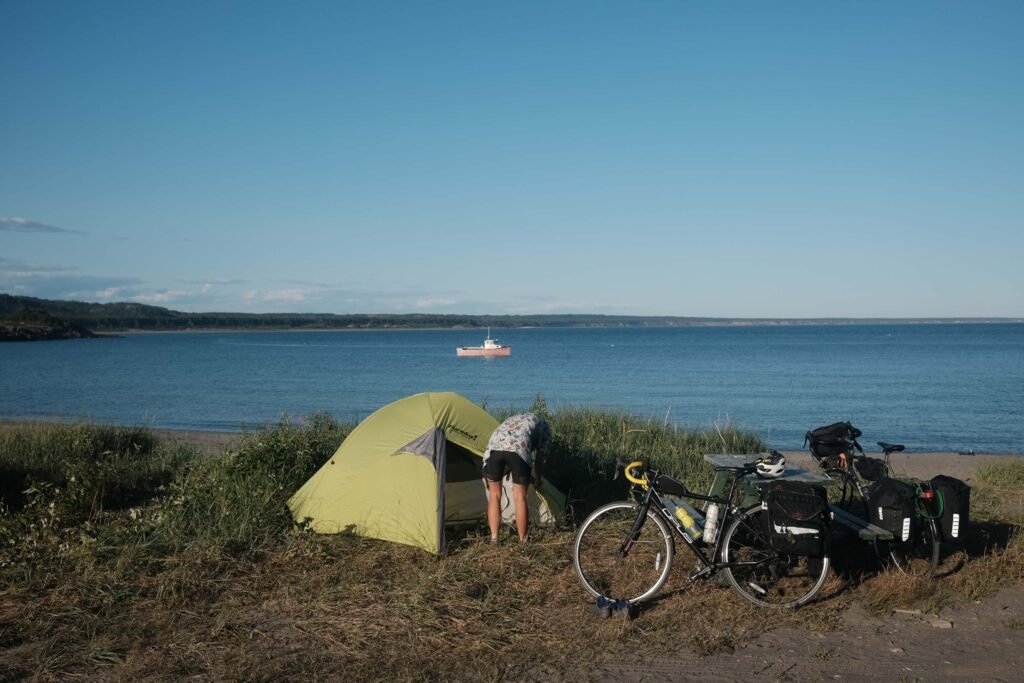 Équipement de camping de Raphaëlle et Danick pour leur voyage à vélo