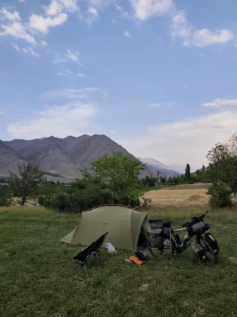 Tadijikistan-Julie-Flo-Vélo