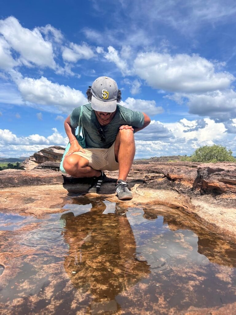 Kakadu Australie territoire du nord - reflet d'un garçon 
Lucas Giardina
